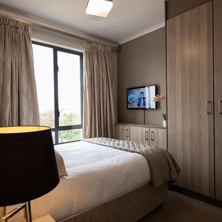 Zwelakho Furnished Apartments The Cube Johannesburg Bagian luar foto