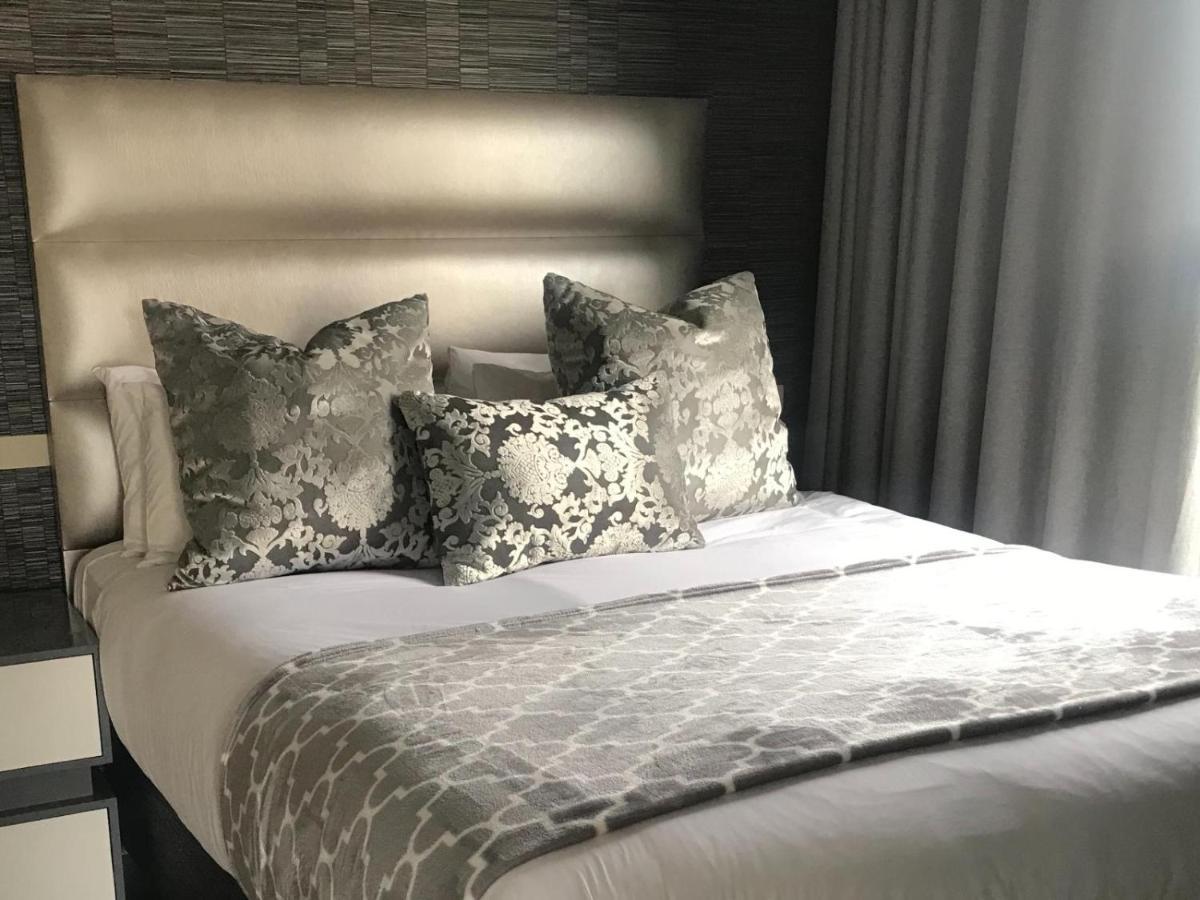 Zwelakho Furnished Apartments The Cube Johannesburg Bagian luar foto