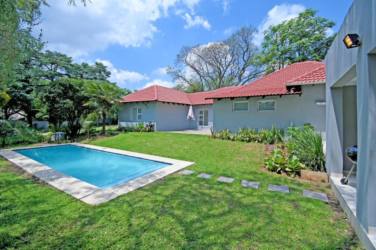 Zwelakho Furnished Apartments The Cube Johannesburg Bagian luar foto