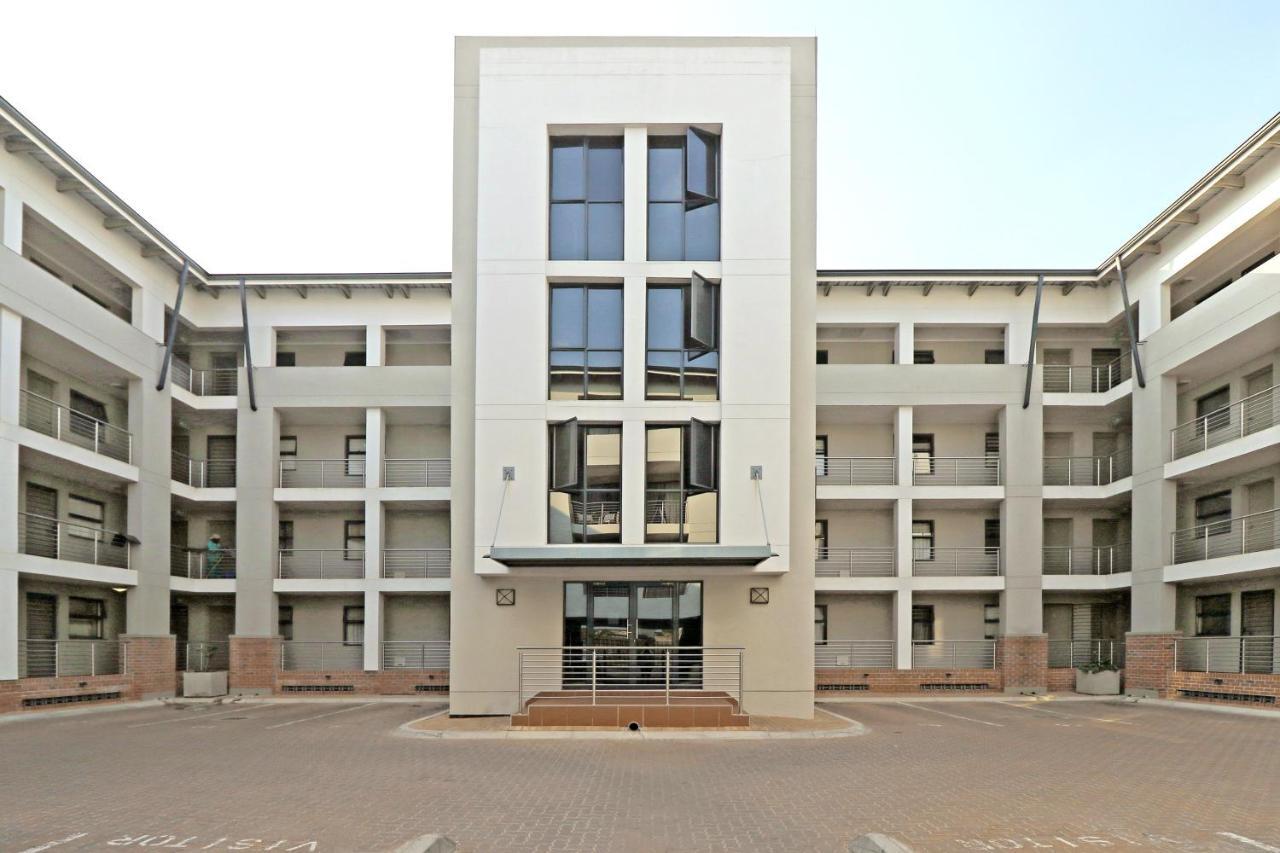 Zwelakho Furnished Apartments The Cube Johannesburg Bagian luar foto