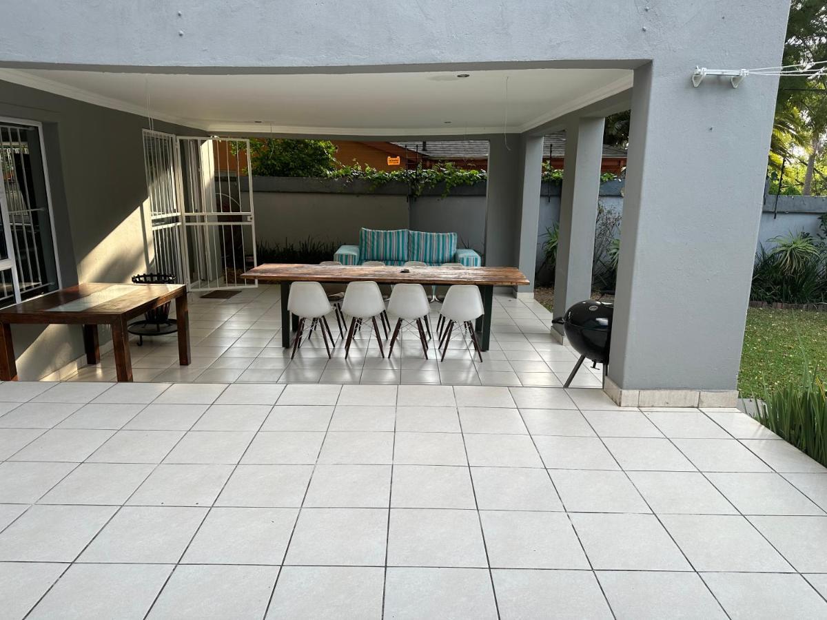 Zwelakho Furnished Apartments The Cube Johannesburg Bagian luar foto