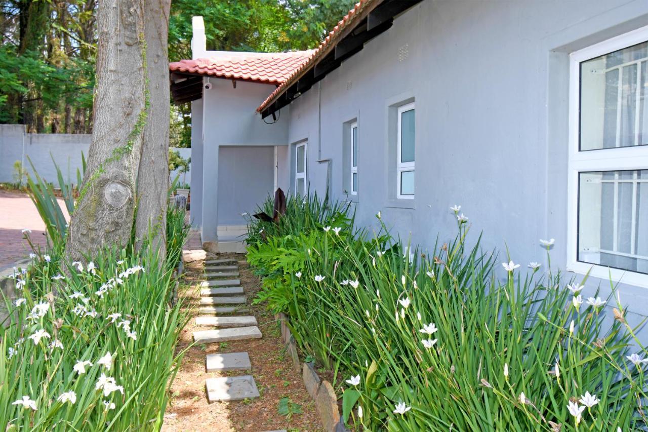 Zwelakho Furnished Apartments The Cube Johannesburg Bagian luar foto