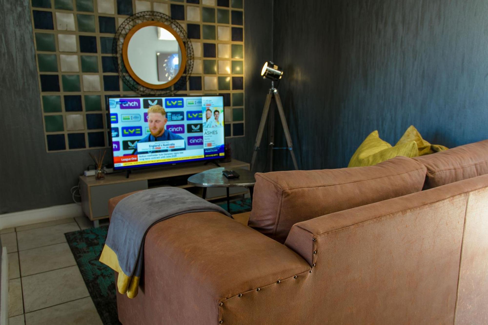 Zwelakho Furnished Apartments The Cube Johannesburg Bagian luar foto