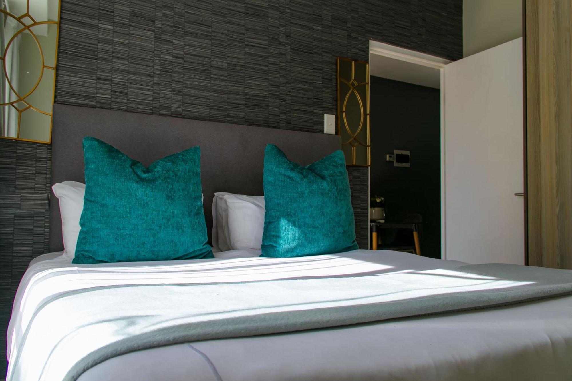 Zwelakho Furnished Apartments The Cube Johannesburg Bagian luar foto