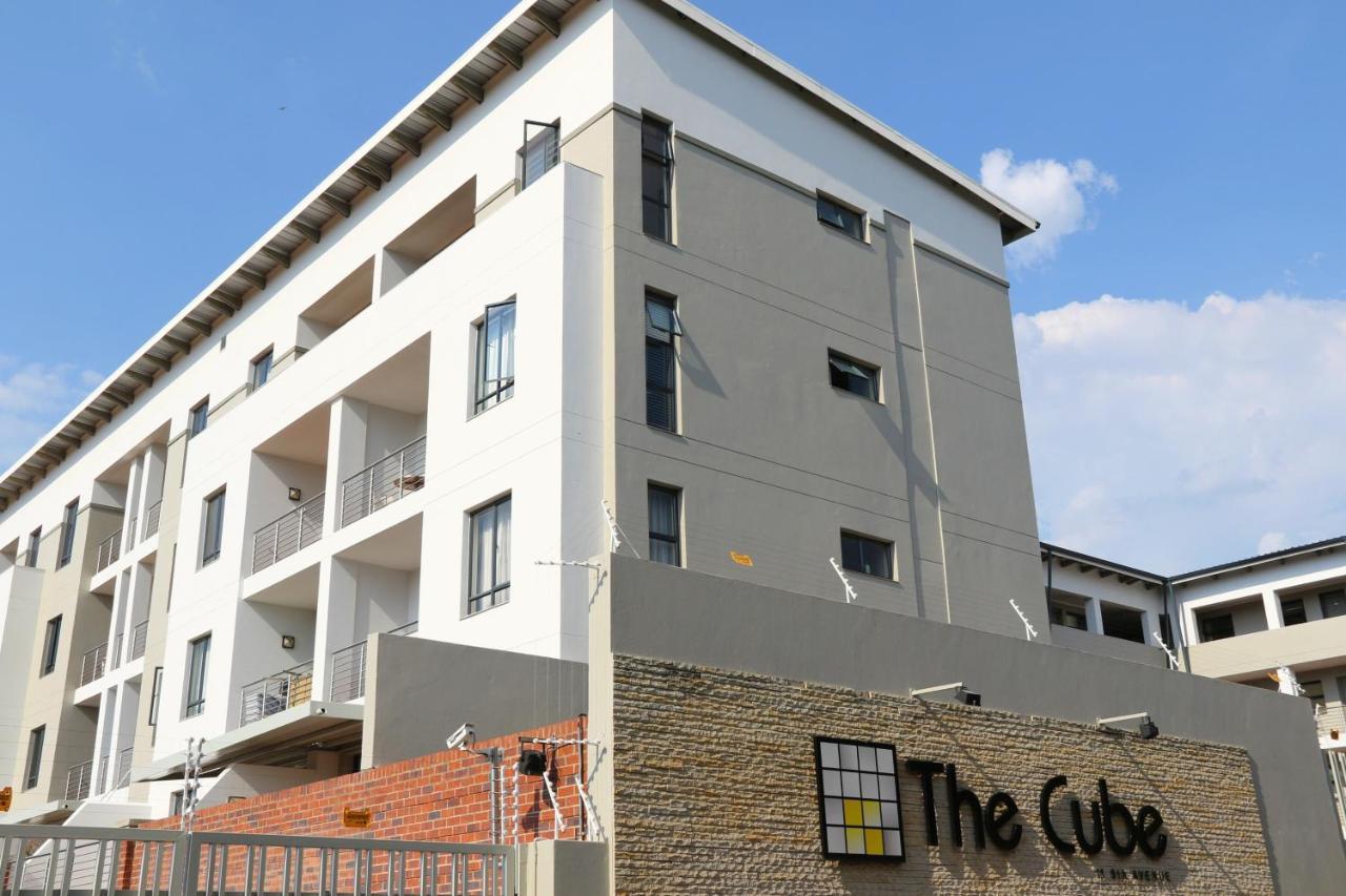 Zwelakho Furnished Apartments The Cube Johannesburg Bagian luar foto