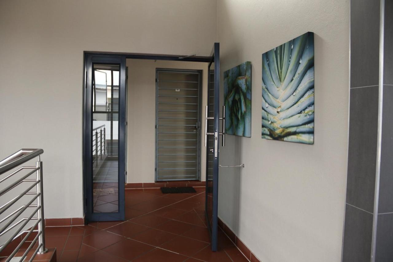 Zwelakho Furnished Apartments The Cube Johannesburg Bagian luar foto